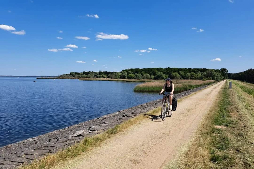 Odkryj Jezioro Turawskie: Atrakcje, plaże, sporty wodne planuj!