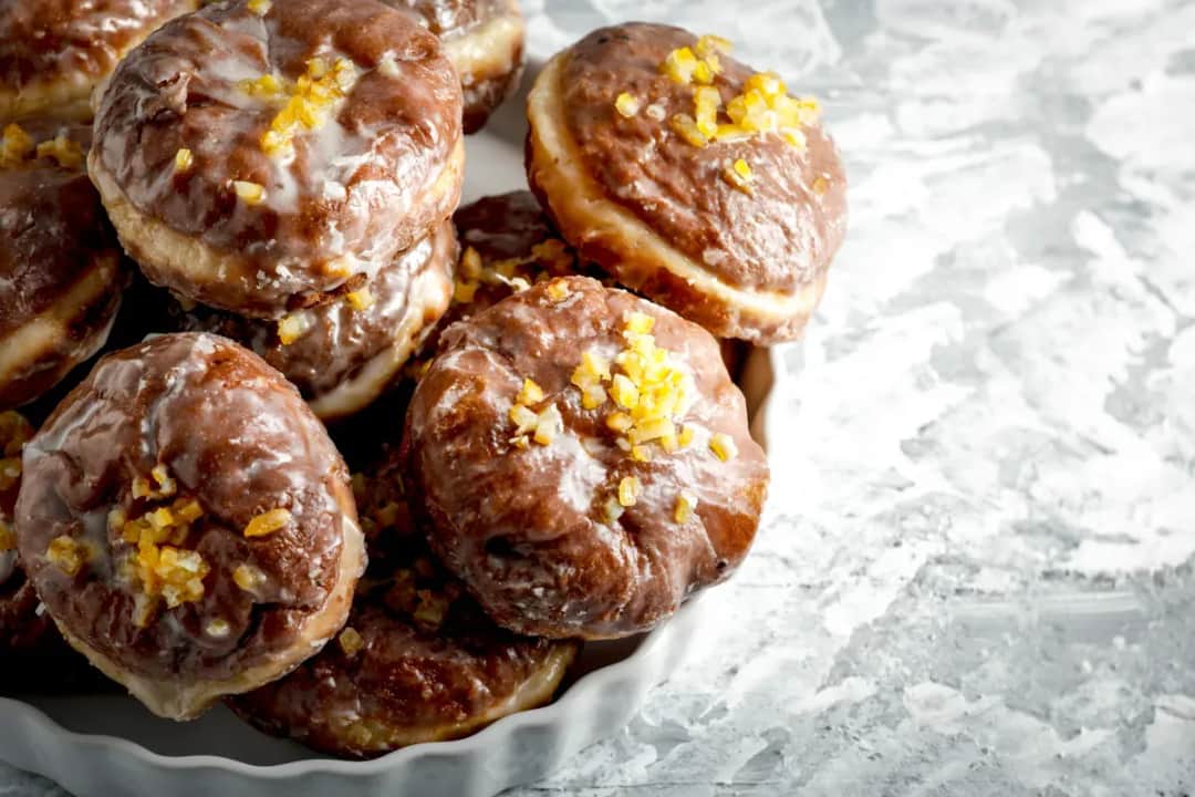 Światowe odpowiedniki Tłustego Czwartku: Kulinarna podróż